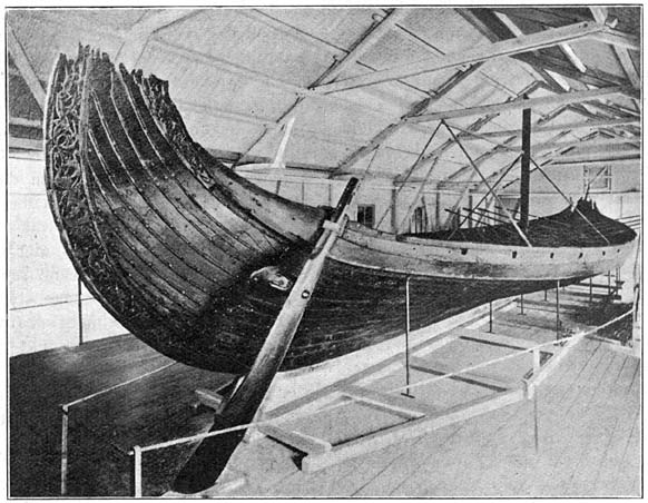 Vikingen-schip.—Stuurboordszijde.