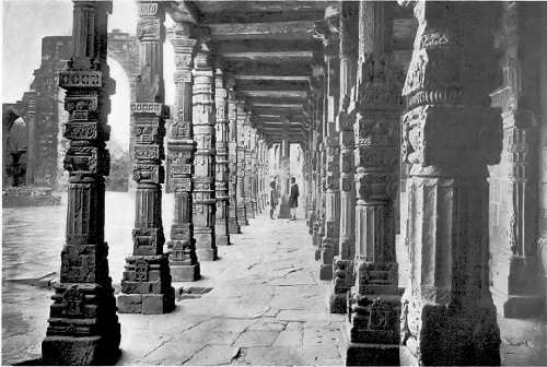 Northern colonnade of the Islam mosque, showing ruined arch