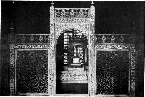 Screen in Taj Mahal