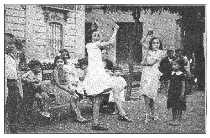 DANCING IN A PUBLIC SQUARE, SEVILLE